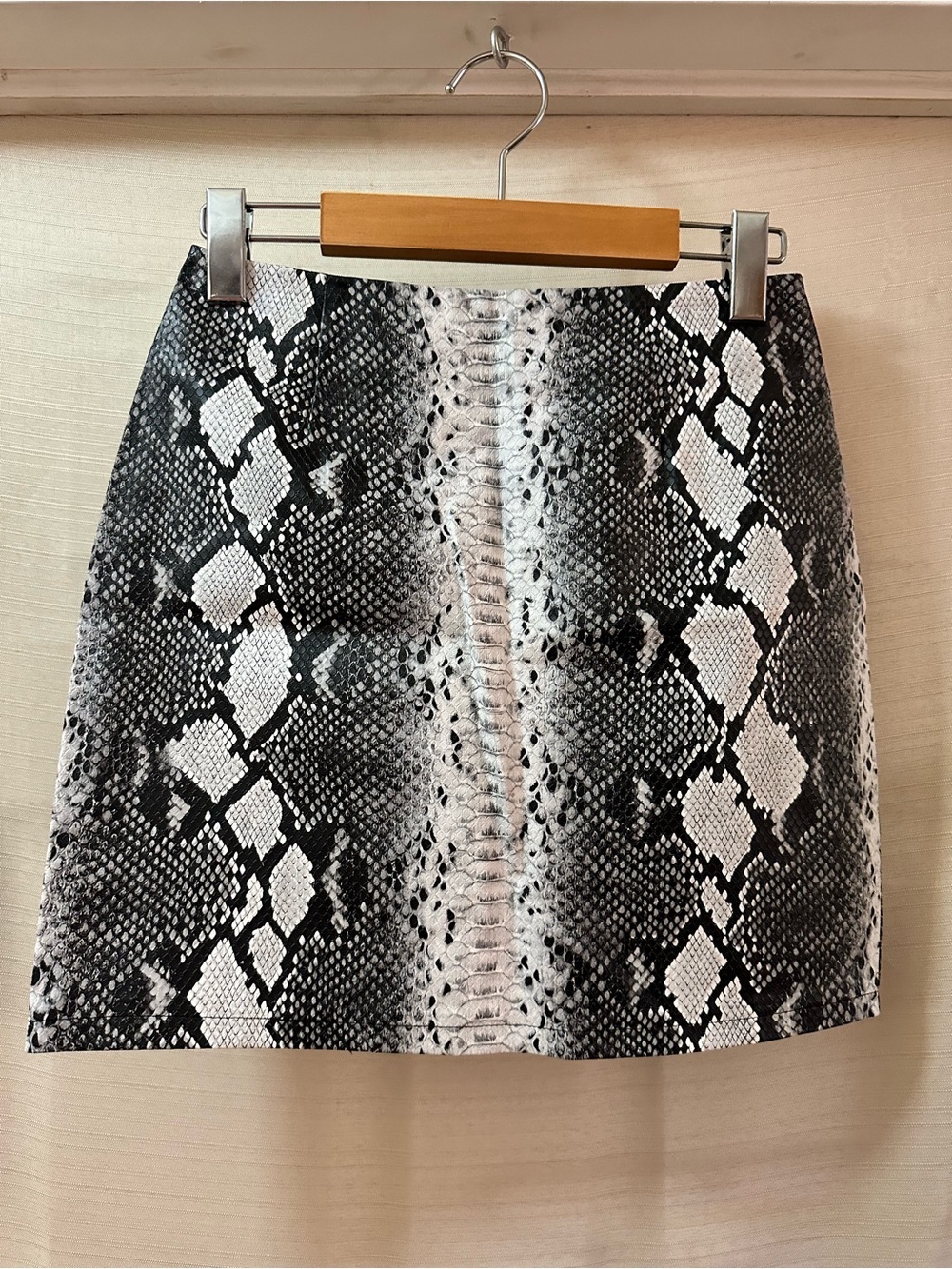 Idem Ditto Snake Print Faux Leather Mini Skirt Gray Black Reptile Size Small